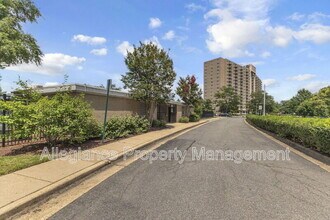 1225 Martha Custis Dr in Alexandria, VA - Foto de edificio - Building Photo