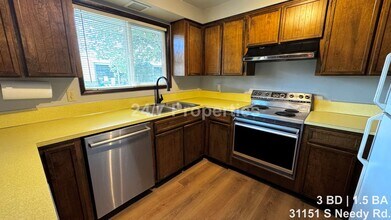 31151 S Needy Rd in Canby, OR - Foto de edificio - Building Photo