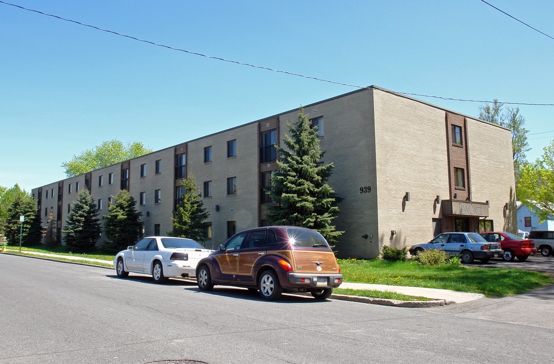 Penn Center Apartments in Williamsport, PA - Building Photo