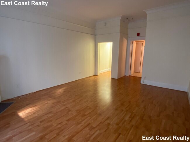 62 Boylston St, Unit 207 in Boston, MA - Building Photo - Building Photo