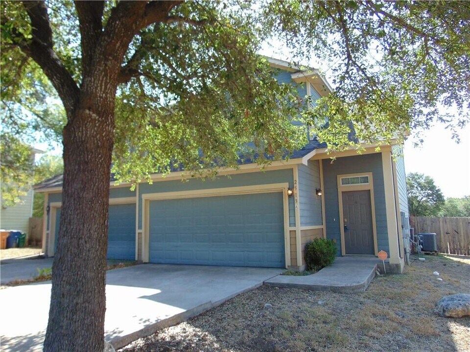 2513 ALLRED -A Dr in Austin, TX - Building Photo