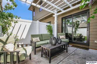 5138 Dodge St in Omaha, NE - Building Photo - Building Photo