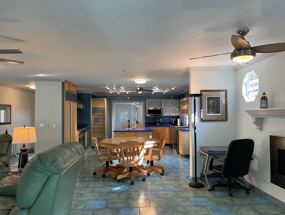 27209 Lakehurst Ave in Santa Clarita, CA - Building Photo