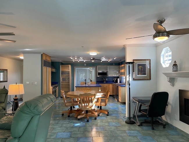 property at 27209 Lakehurst Ave