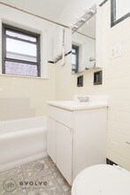 540 W Wellington Ave-Unit -213 in Chicago, IL - Building Photo - Building Photo