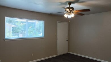 700 Franklin Blvd in Austin, TX - Building Photo - Building Photo