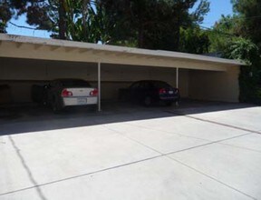 15204 Dickens St in Sherman Oaks, CA - Building Photo - Building Photo