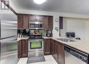 5 Burtonbury Ln in Ajax, ON - Building Photo - Building Photo
