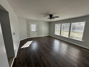 24137 W Beach Grove Rd in Antioch, IL - Building Photo - Building Photo