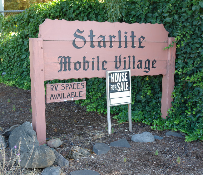 Starlite Mobile Home Park-Olof in Salem, OR - Building Photo - Building Photo