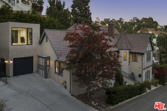 2746 Belden Dr in Los Angeles, CA - Building Photo - Building Photo