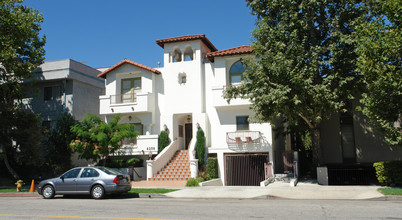 4259 Dixie Canyon Ave in Sherman Oaks, CA - Building Photo - Building Photo