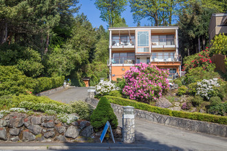 Freshwinds Apartments in Kirkland, WA - Building Photo - Primary Photo