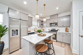 1106 Queen Anne Pl, Unit 1106 in Los Angeles, CA - Building Photo - Building Photo