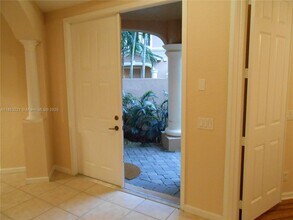 2684 Center Ct Dr in Weston, FL - Building Photo - Building Photo
