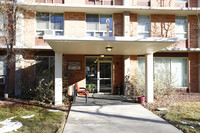 St Vrain Manor in Longmont, CO - Foto de edificio - Building Photo