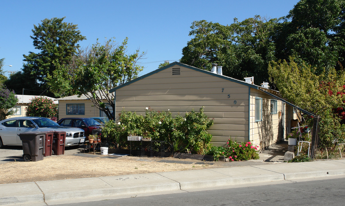 750 Elgin St in San Lorenzo, CA - Foto de edificio