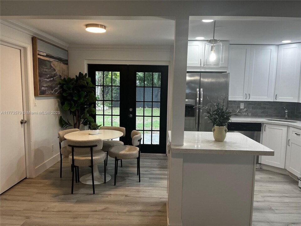 5709 Douglas St in Hollywood, FL - Building Photo