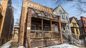 1318 W Roscoe St in Chicago, IL - Building Photo