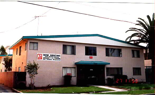 1010 Larch St. in Inglewood, CA - Building Photo