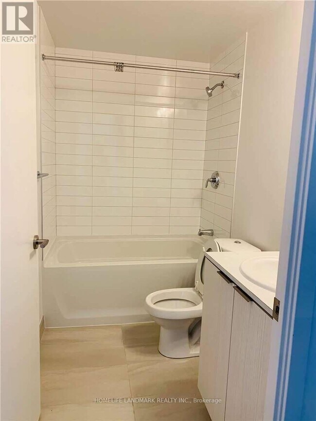 11 Wellesley St W in Toronto, ON - Building Photo - Building Photo