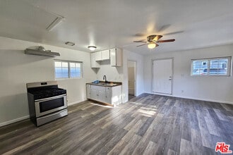 19759 Roscoe Blvd in Los Angeles, CA - Building Photo - Building Photo