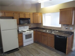 4924 Lone Vista Way in North Las Vegas, NV - Building Photo - Building Photo