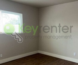 5720 Falconer Way in Sacramento, CA - Building Photo - Building Photo