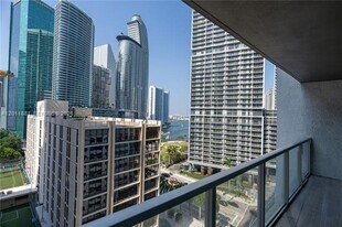 500 Brickell Ave in Miami, FL - Building Photo
