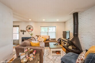 2103 N Larrabee St in Chicago, IL - Building Photo - Building Photo