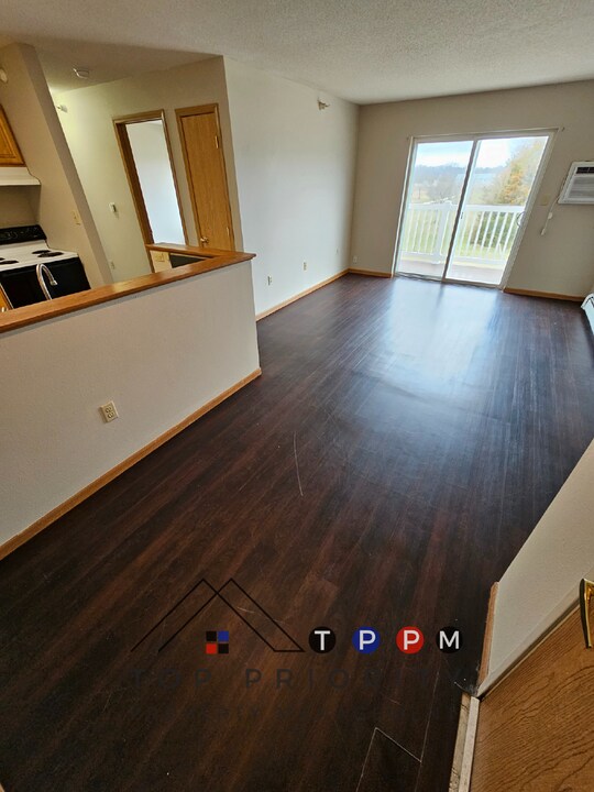 410 13th Ave NW-Unit -Unit 33 in Oelwein, IA - Building Photo