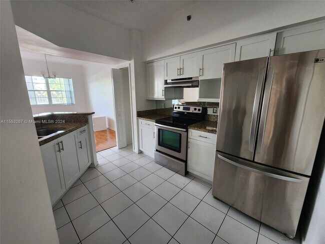 3135 NE 184th St, Unit #2204 in North Miami Beach, FL - Foto de edificio - Building Photo