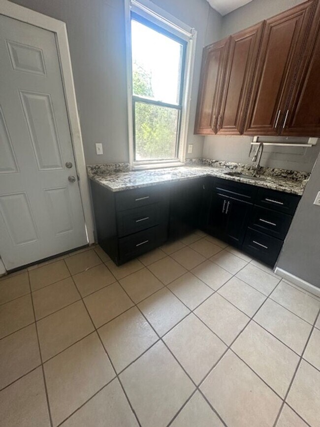 3021 Ashlyn St in Pittsburgh, PA - Building Photo - Building Photo