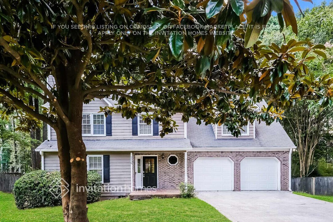 2538 Amber Valley Dr in Buford, GA - Building Photo