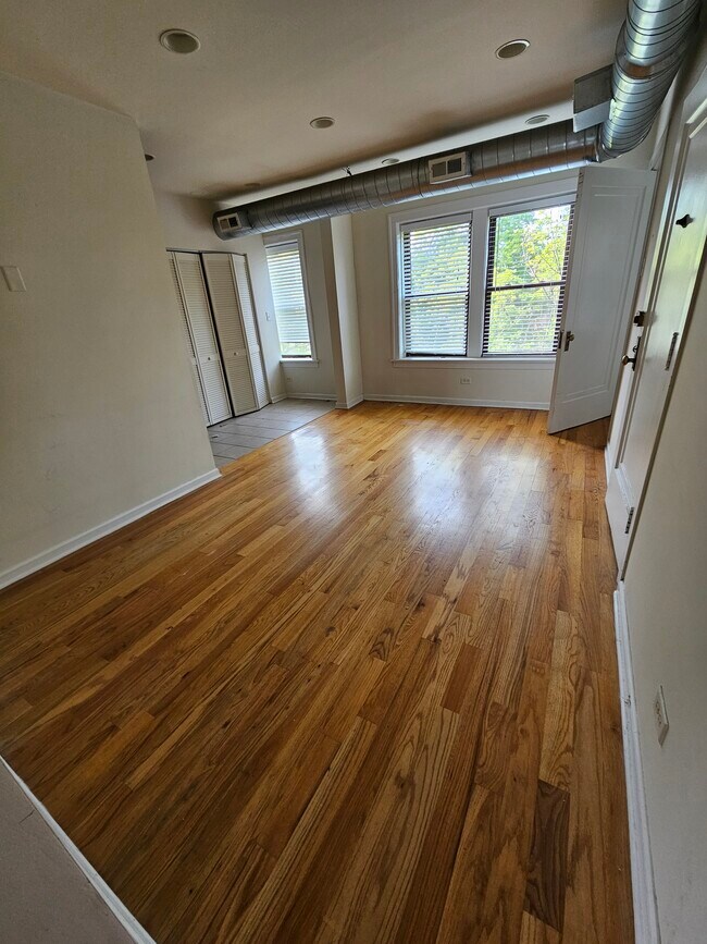 1243 W Henderson St, Unit 1251-3 in Chicago, IL - Foto de edificio - Building Photo