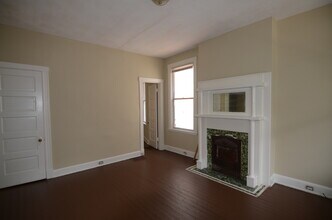 1814 Mills Ave, Unit 1 in Norwood, OH - Foto de edificio - Building Photo