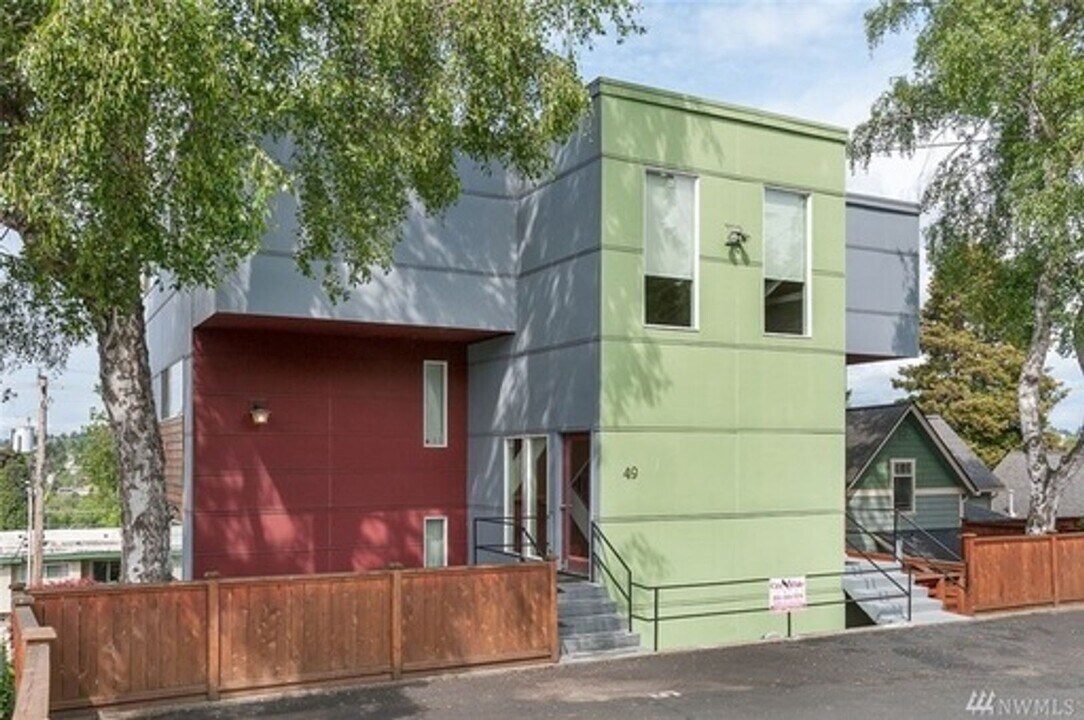 49 W Etruria St in Seattle, WA - Building Photo
