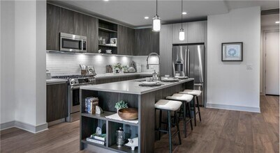 3410 Yoakum Blvd in Houston, TX - Building Photo - Building Photo