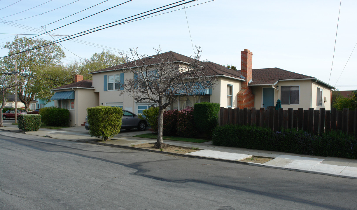 950 N Humboldt St in San Mateo, CA - Foto de edificio