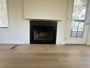 7060 SW Montauk Cir in Lake Oswego, OR - Building Photo - Building Photo