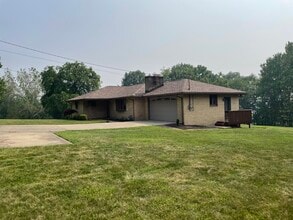 19 Plainview Dr in Coraopolis, PA - Building Photo - Building Photo