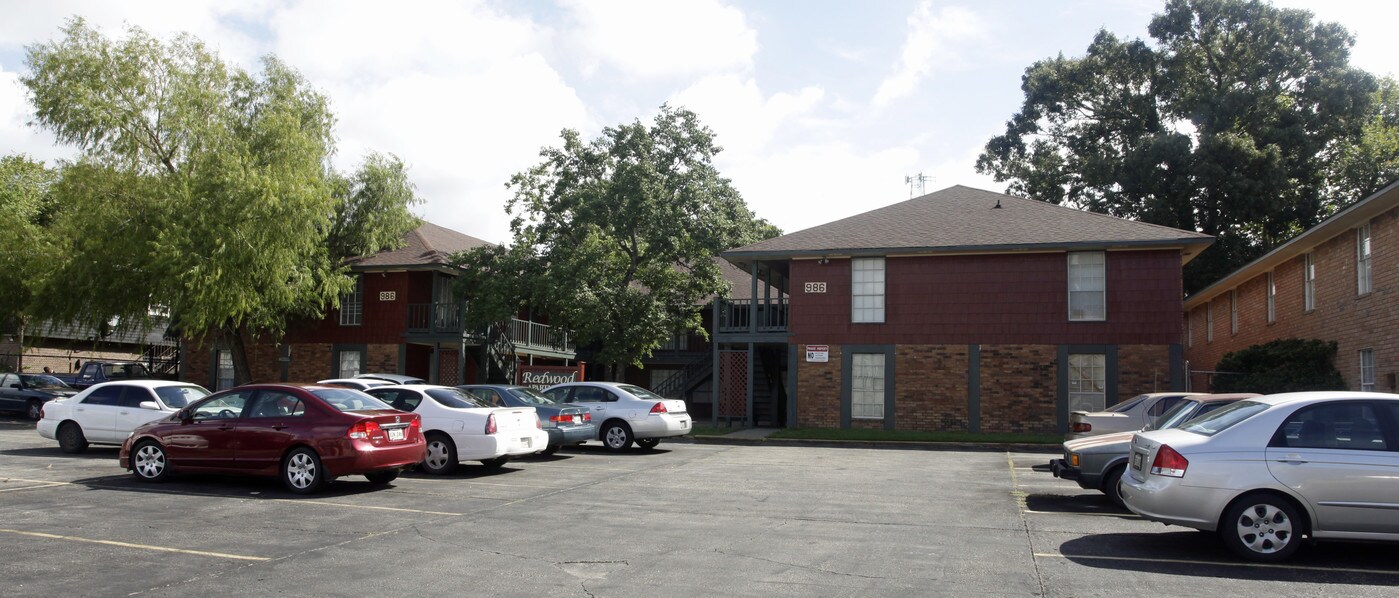 Redwood Apartments in Baton Rouge, LA - Building Photo