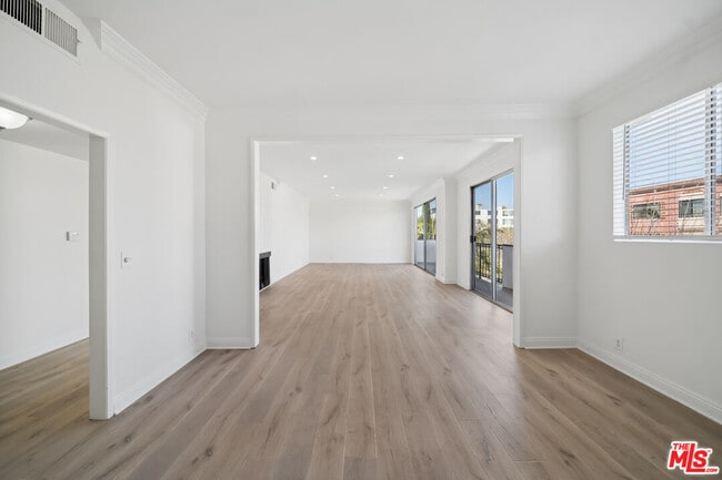 333 S Elm Dr in Beverly Hills, CA - Building Photo - Building Photo