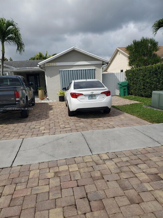 14223 SW 153rd Terrace in Miami, FL - Building Photo