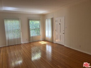 244 S Lasky Dr in Beverly Hills, CA - Building Photo - Building Photo
