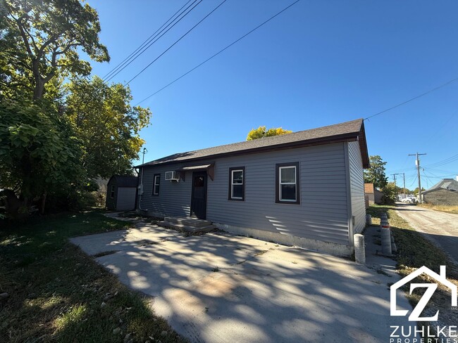 property at 204 1/2 W Park Ave