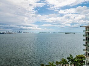 1402 Brickell Bay Dr in Miami, FL - Building Photo - Building Photo