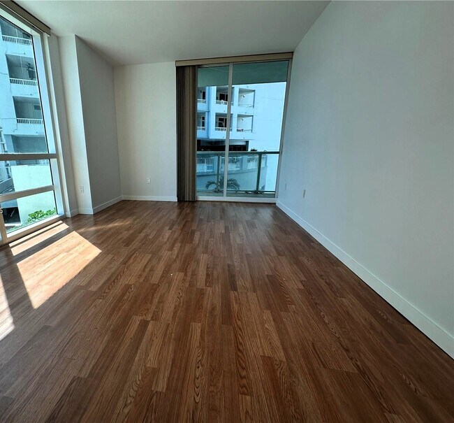 218 SE 14th St in Miami, FL - Building Photo - Building Photo