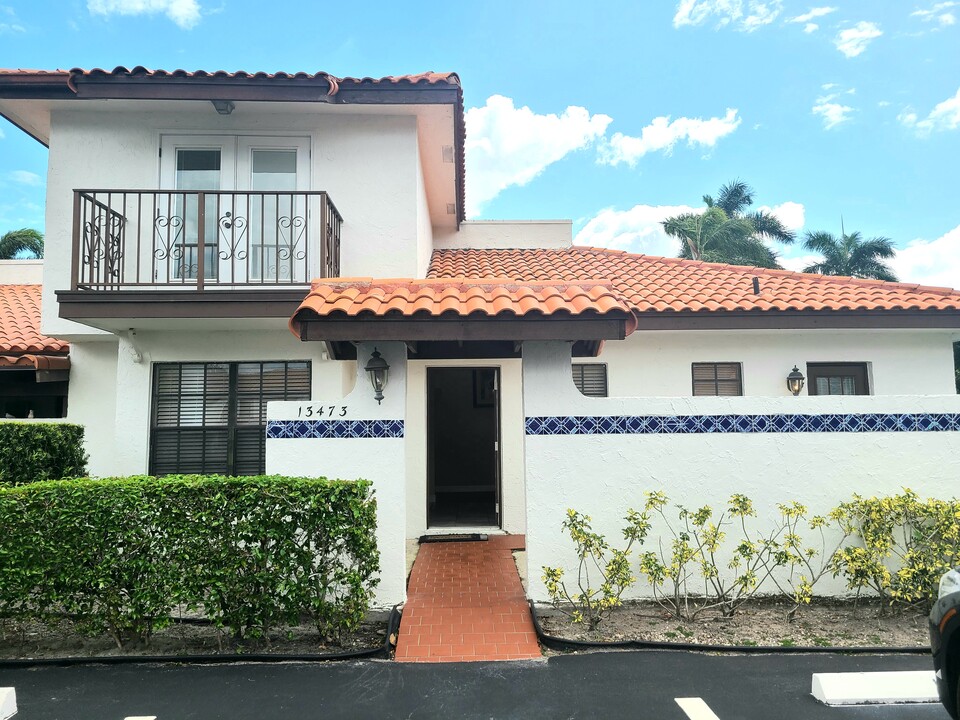 13473 Fountain View Blvd in Wellington, FL - Foto de edificio