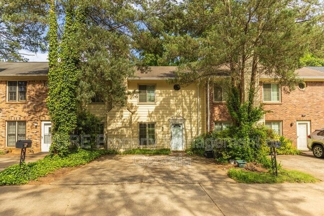 property at 21 Powers Ferry Manor SE